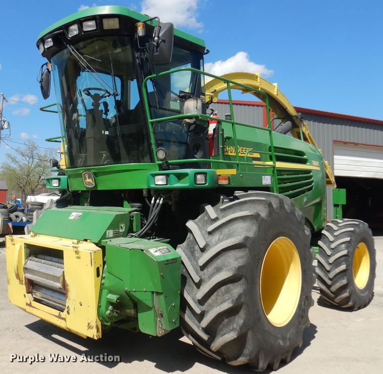 image for item DQ0504 2004 John Deere 7800  forage harvester