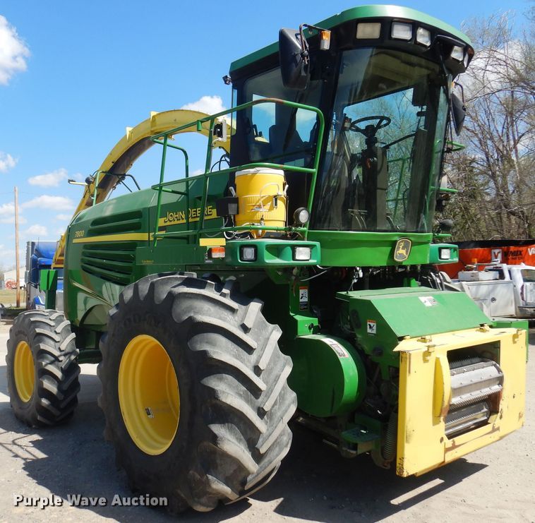 image for item DQ0504 2004 John Deere 7800  forage harvester