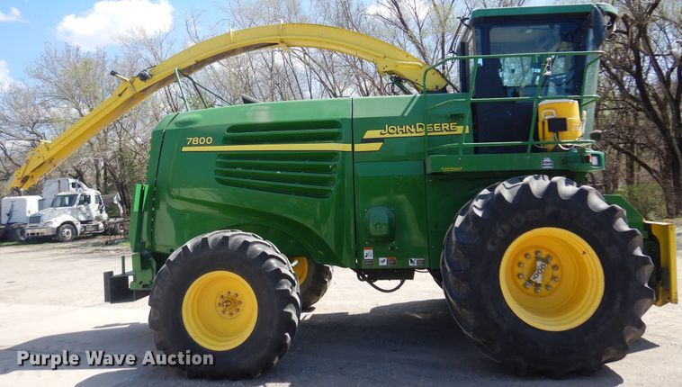 image for item DQ0504 2004 John Deere 7800  forage harvester