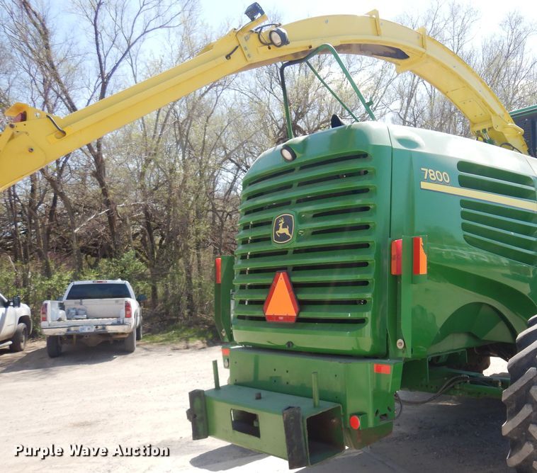 image for item DQ0504 2004 John Deere 7800  forage harvester