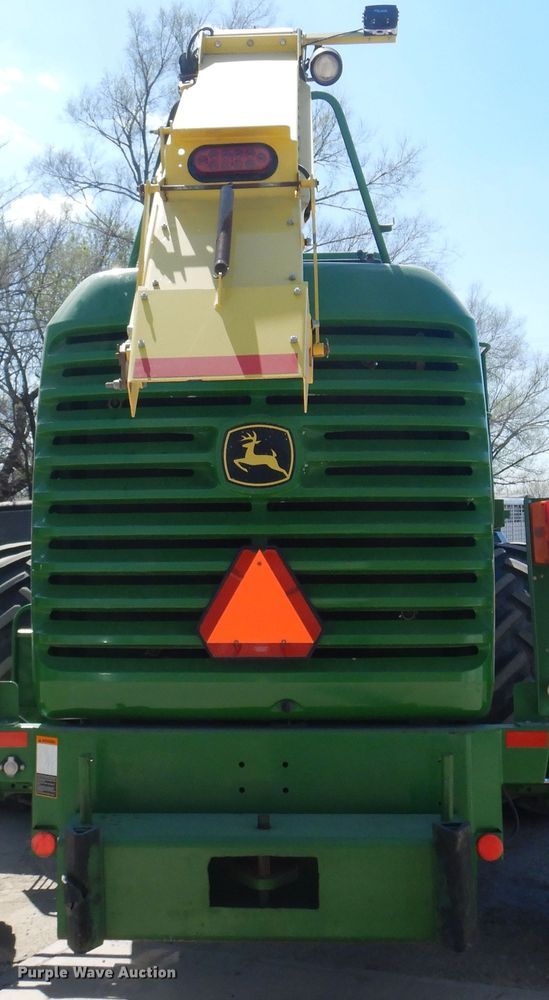 image for item DQ0504 2004 John Deere 7800  forage harvester