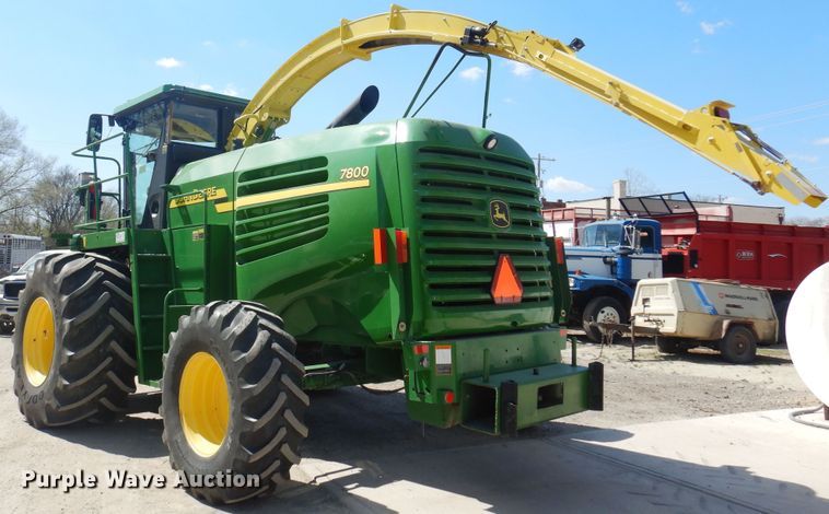 image for item DQ0504 2004 John Deere 7800  forage harvester