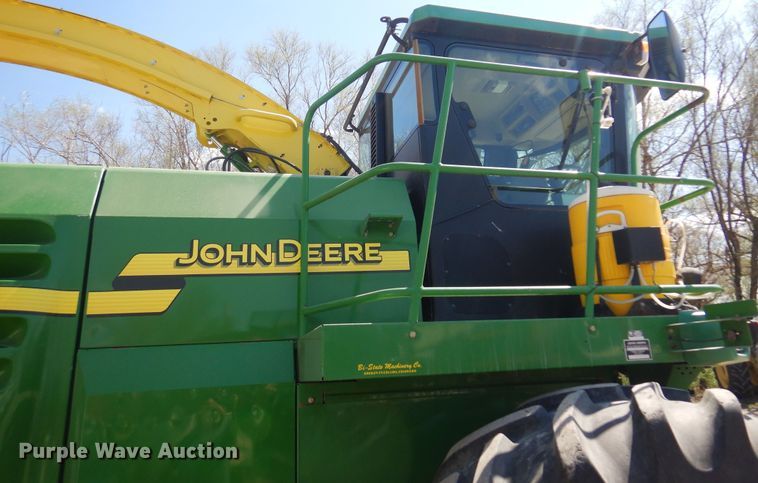 image for item DQ0504 2004 John Deere 7800  forage harvester