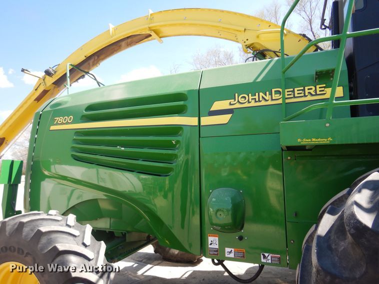 image for item DQ0504 2004 John Deere 7800  forage harvester