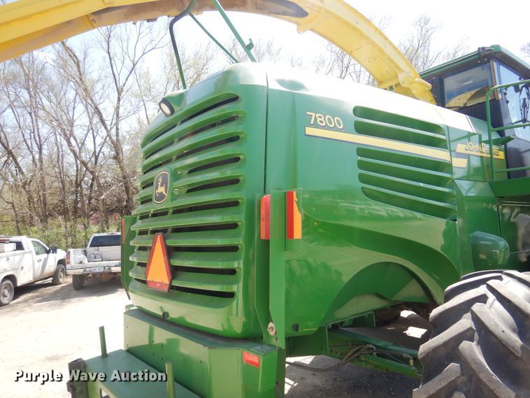 image for item DQ0504 2004 John Deere 7800  forage harvester