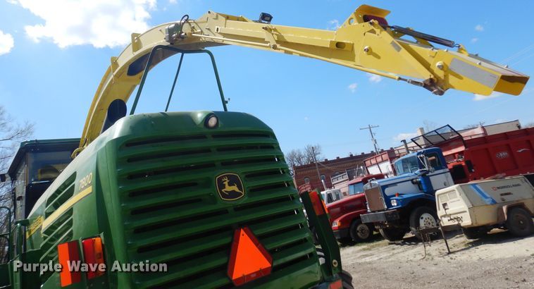 image for item DQ0504 2004 John Deere 7800  forage harvester