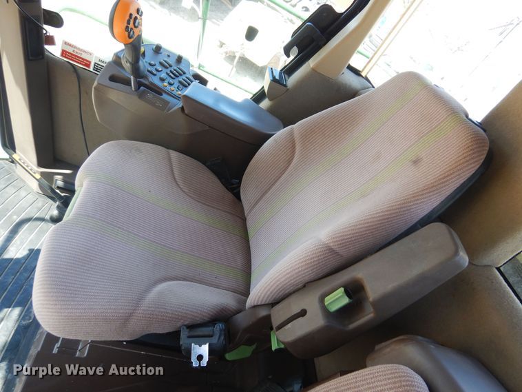 image for item DQ0504 2004 John Deere 7800  forage harvester