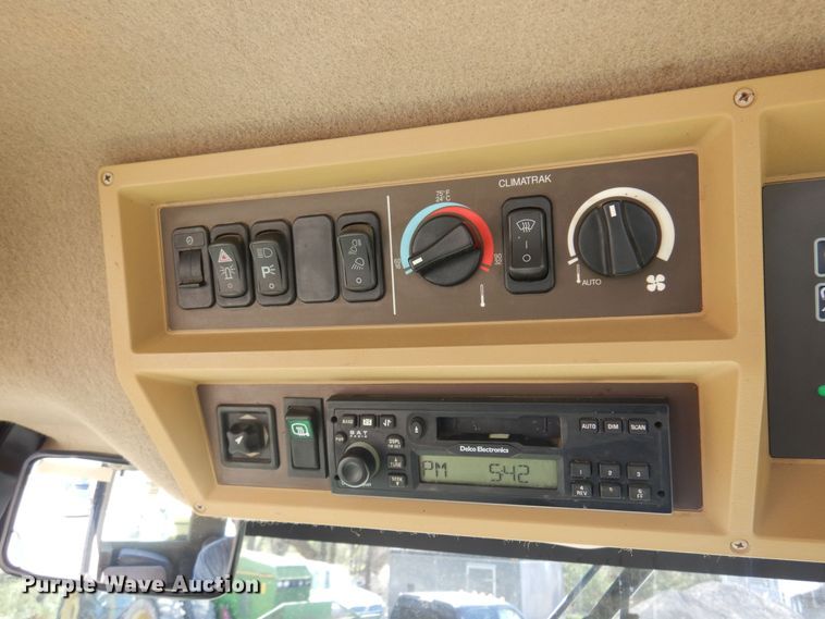 image for item DQ0504 2004 John Deere 7800  forage harvester