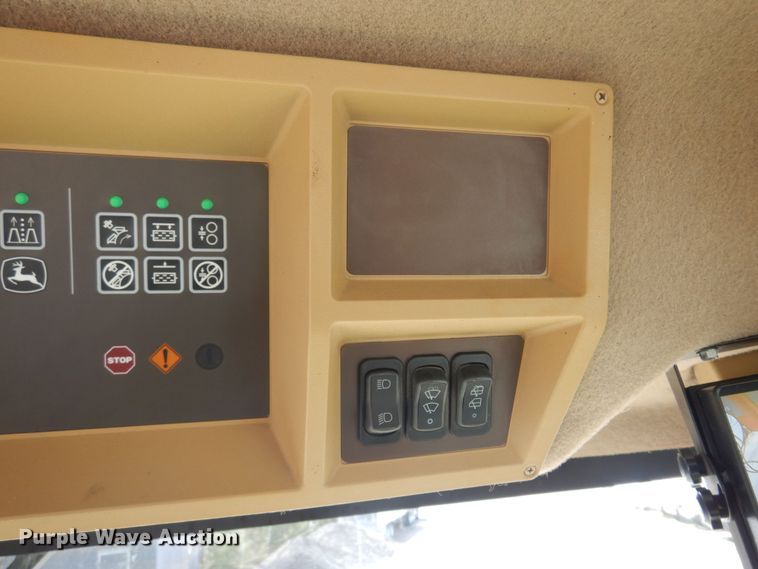 image for item DQ0504 2004 John Deere 7800  forage harvester