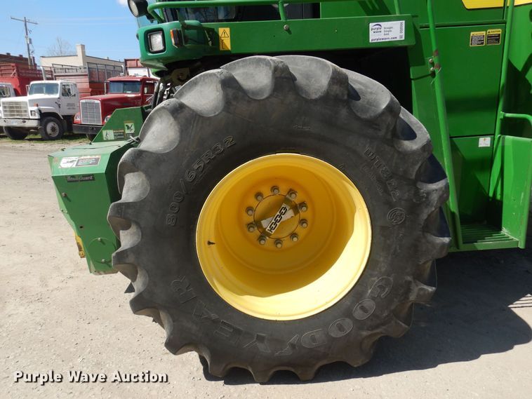 image for item DQ0504 2004 John Deere 7800  forage harvester