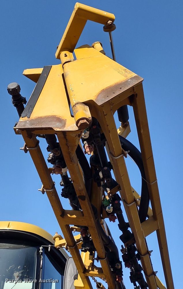 image for item DQ1590 2008 AGCO RoGator 1286C  sprayer