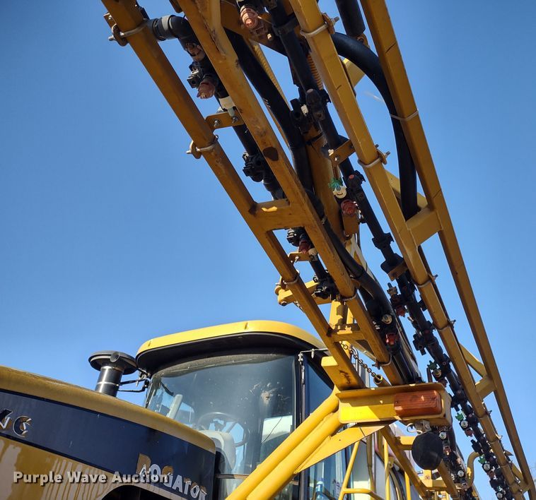 image for item DQ1590 2008 AGCO RoGator 1286C  sprayer