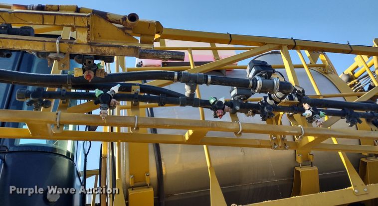 image for item DQ1590 2008 AGCO RoGator 1286C  sprayer