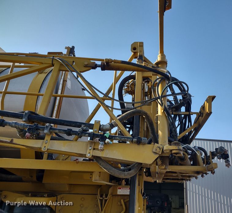 image for item DQ1590 2008 AGCO RoGator 1286C  sprayer