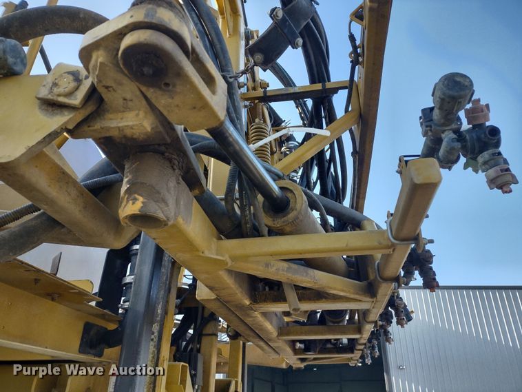 image for item DQ1590 2008 AGCO RoGator 1286C  sprayer