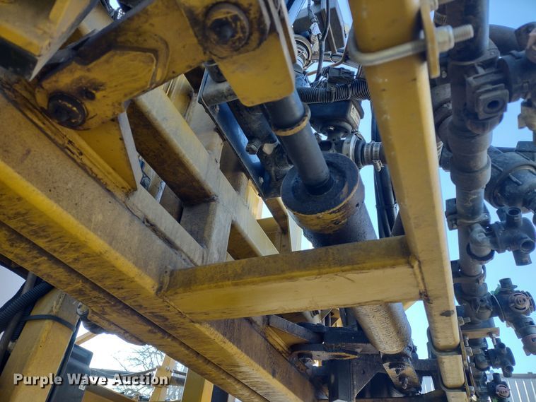 image for item DQ1590 2008 AGCO RoGator 1286C  sprayer