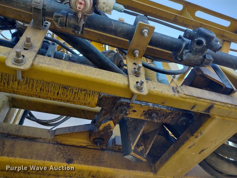 image for item DQ1590 2008 AGCO RoGator 1286C  sprayer