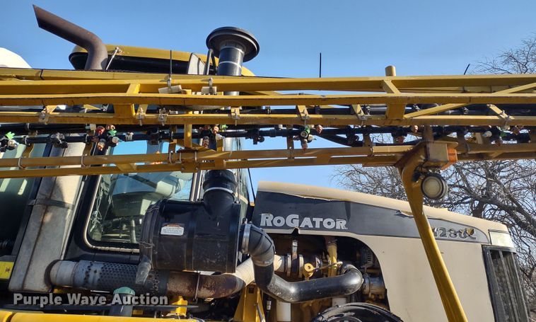 image for item DQ1590 2008 AGCO RoGator 1286C  sprayer