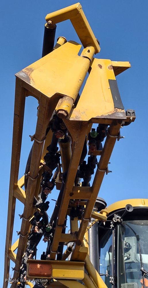 image for item DQ1590 2008 AGCO RoGator 1286C  sprayer