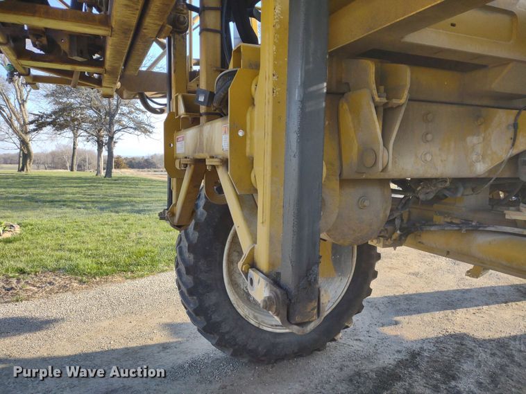 image for item DQ1590 2008 AGCO RoGator 1286C  sprayer