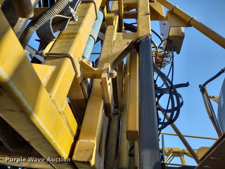 image for item DQ1590 2008 AGCO RoGator 1286C  sprayer