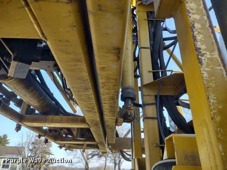 image for item DQ1590 2008 AGCO RoGator 1286C  sprayer