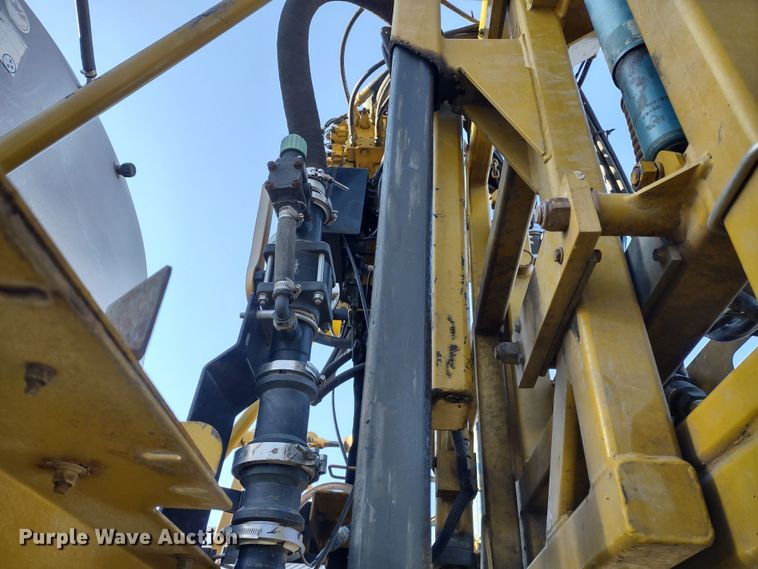 image for item DQ1590 2008 AGCO RoGator 1286C  sprayer