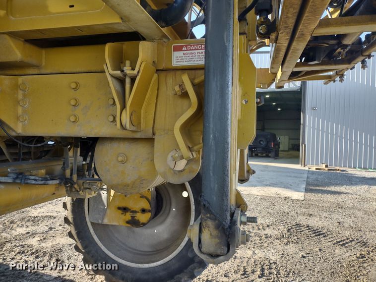 image for item DQ1590 2008 AGCO RoGator 1286C  sprayer