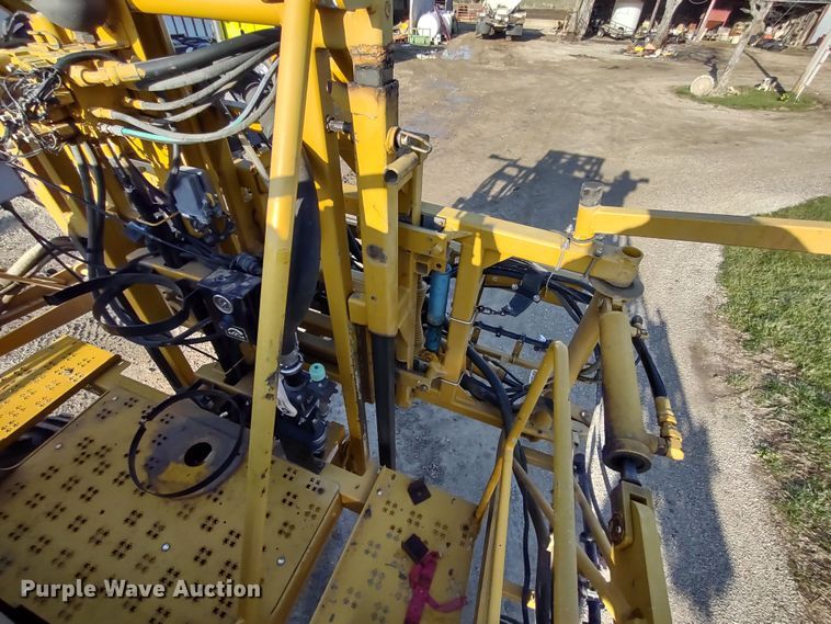 image for item DQ1590 2008 AGCO RoGator 1286C  sprayer