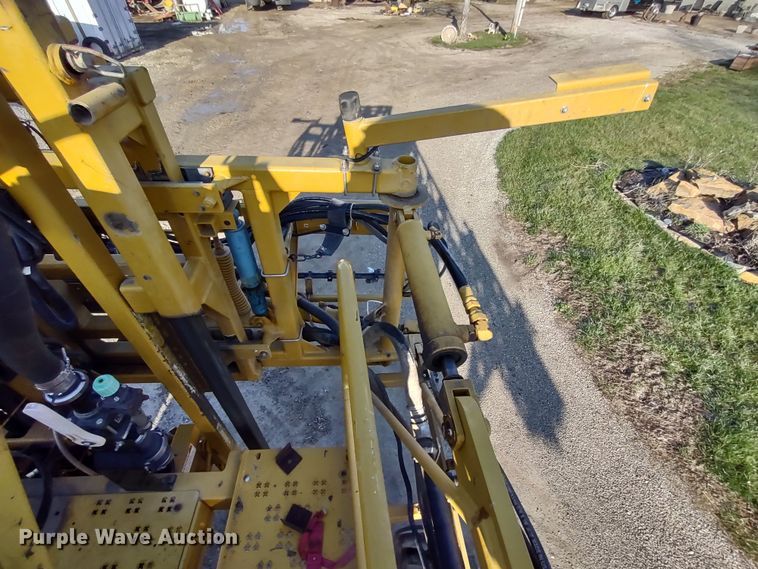 image for item DQ1590 2008 AGCO RoGator 1286C  sprayer