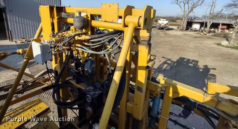 image for item DQ1590 2008 AGCO RoGator 1286C  sprayer