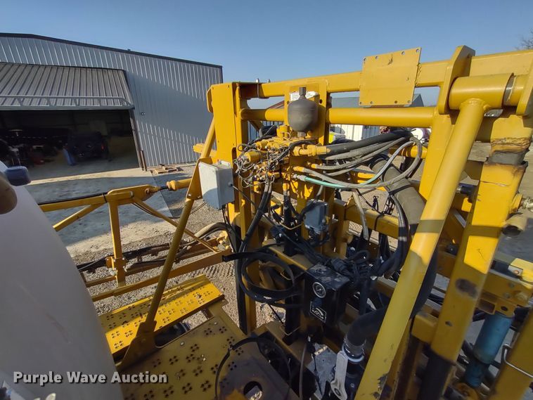 image for item DQ1590 2008 AGCO RoGator 1286C  sprayer