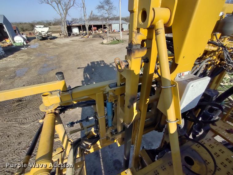 image for item DQ1590 2008 AGCO RoGator 1286C  sprayer