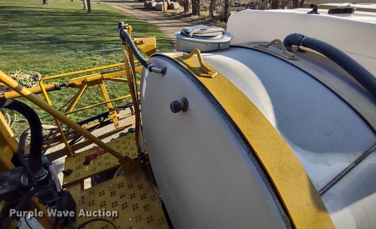 image for item DQ1590 2008 AGCO RoGator 1286C  sprayer