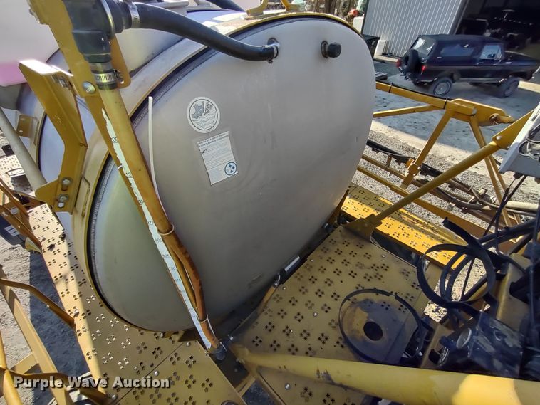 image for item DQ1590 2008 AGCO RoGator 1286C  sprayer