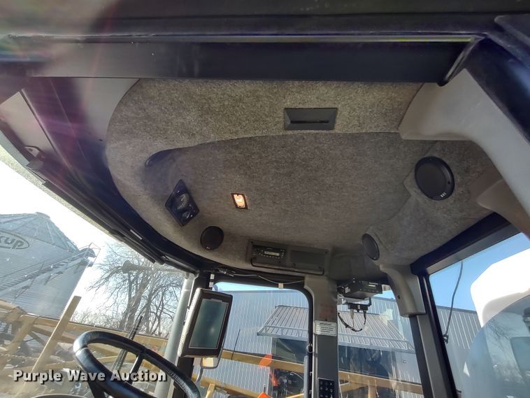 image for item DQ1590 2008 AGCO RoGator 1286C  sprayer