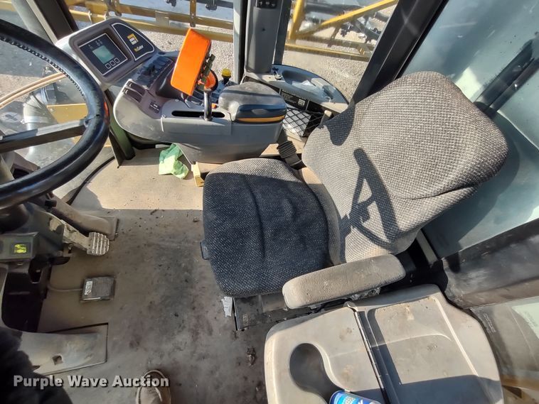 image for item DQ1590 2008 AGCO RoGator 1286C  sprayer