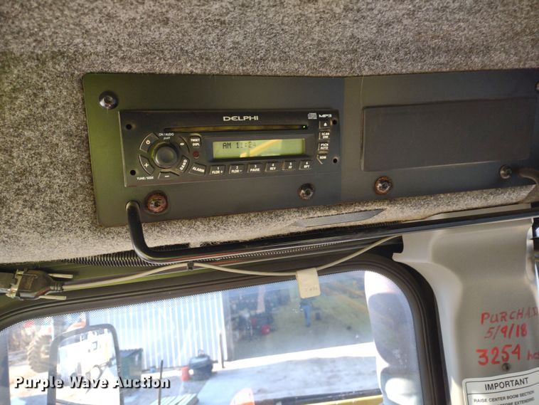 image for item DQ1590 2008 AGCO RoGator 1286C  sprayer