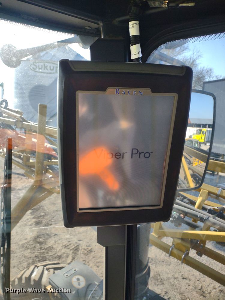 image for item DQ1590 2008 AGCO RoGator 1286C  sprayer