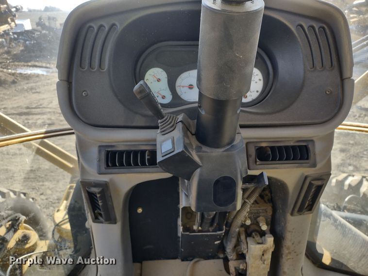 image for item DQ1590 2008 AGCO RoGator 1286C  sprayer