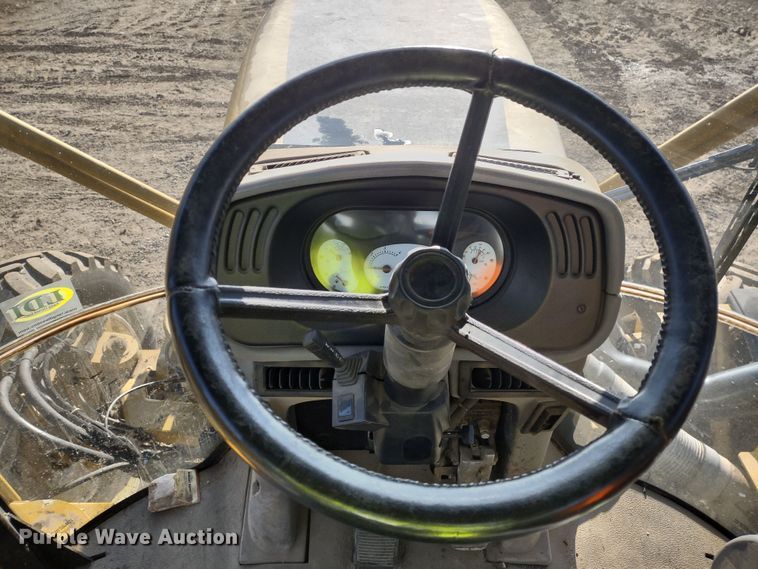 image for item DQ1590 2008 AGCO RoGator 1286C  sprayer