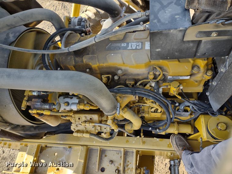 image for item DQ1590 2008 AGCO RoGator 1286C  sprayer