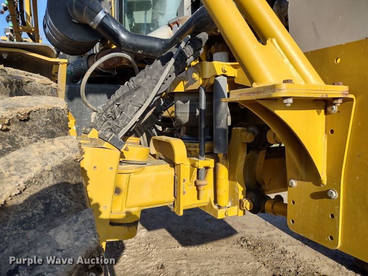 image for item DQ1590 2008 AGCO RoGator 1286C  sprayer