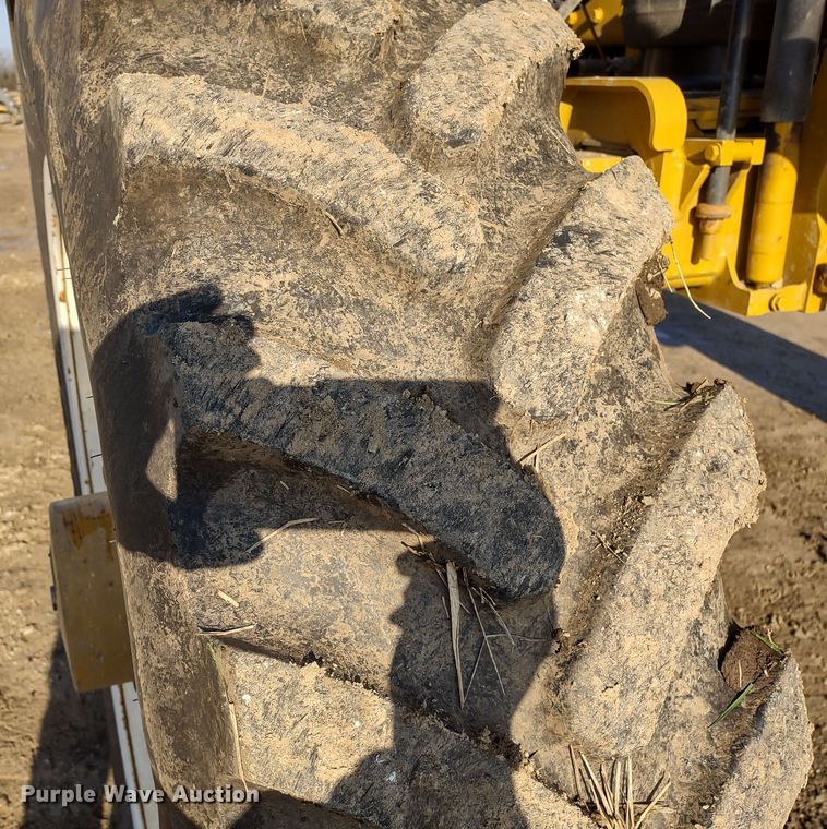 image for item DQ1590 2008 AGCO RoGator 1286C  sprayer