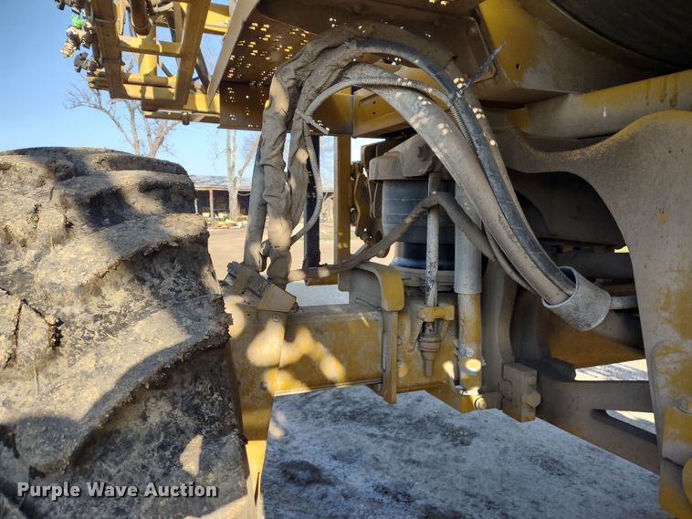 image for item DQ1590 2008 AGCO RoGator 1286C  sprayer