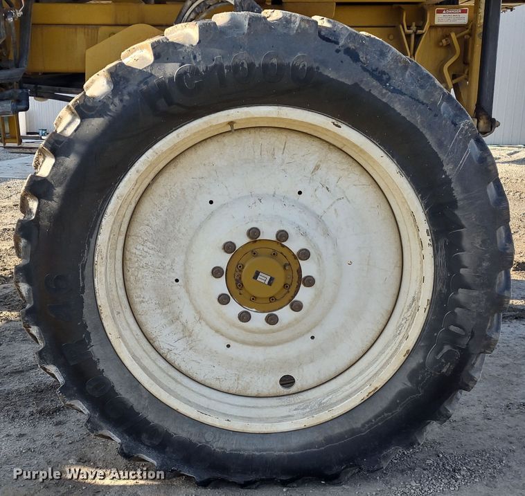 image for item DQ1590 2008 AGCO RoGator 1286C  sprayer