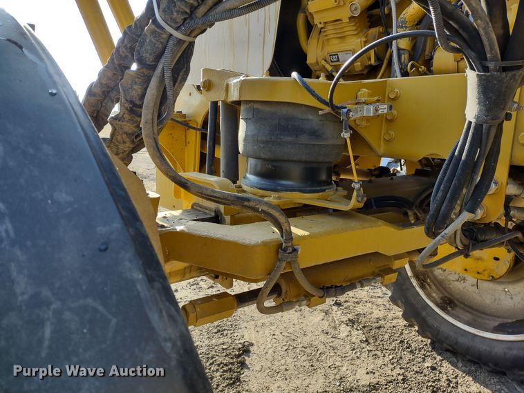 image for item DQ1590 2008 AGCO RoGator 1286C  sprayer