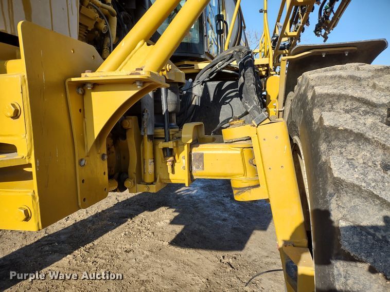 image for item DQ1590 2008 AGCO RoGator 1286C  sprayer