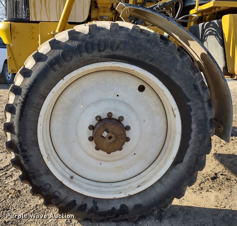 image for item DQ1590 2008 AGCO RoGator 1286C  sprayer