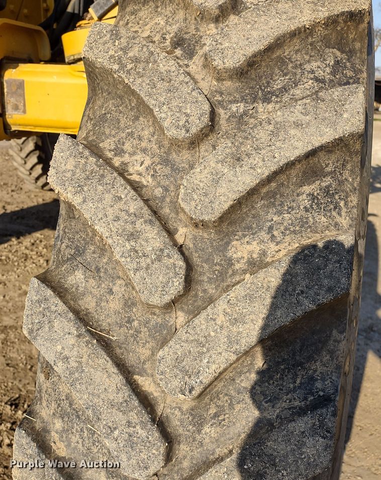 image for item DQ1590 2008 AGCO RoGator 1286C  sprayer